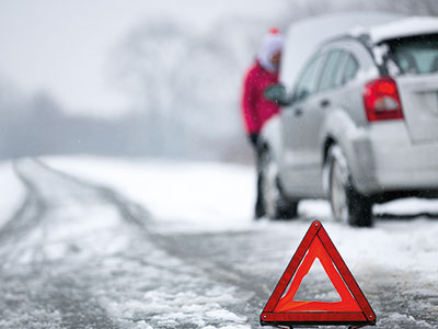 Auto_Schnee_Warn Autohaus Ansbach, Warndreieck, Schnee, Winter, Sicherheit, Warnung